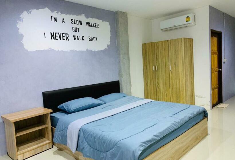 חדר דחוקס עם מיטת קינג, 168pattana 168พัฒนา