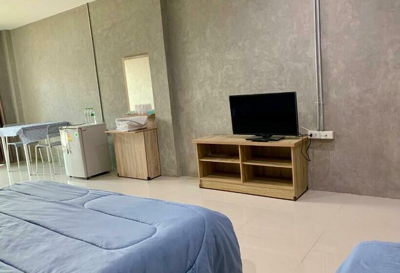 חדר סטנדרט לשלושה עם מרפסת, 168pattana 168พัฒนา