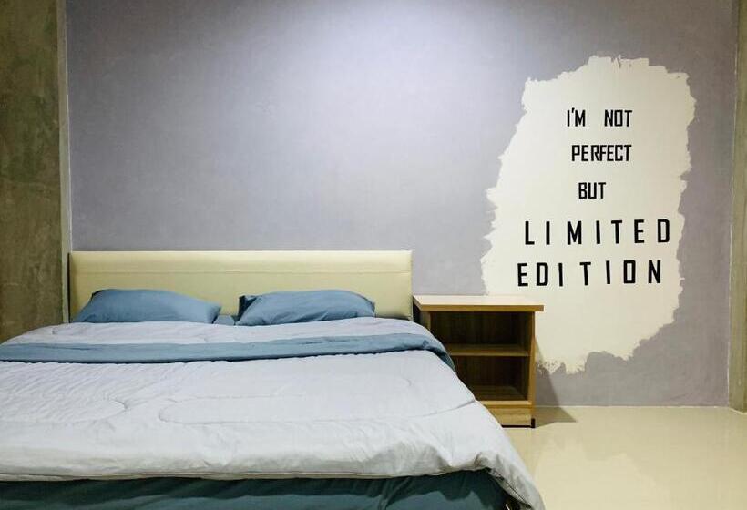 חדר דחוקס עם מיטת קינג, 168pattana 168พัฒนา