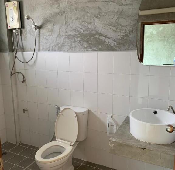 חדר סטנדרט לשלושה עם מרפסת, 168pattana 168พัฒนา