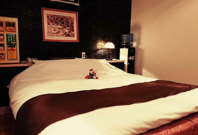 اتاق استاندارد, Aloha Inn Aine