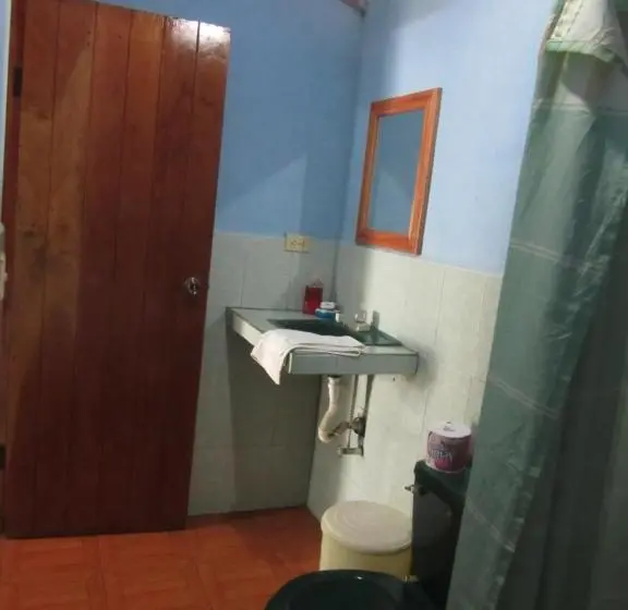اتاق ساده سه‌ نفره, Caballito S Mar