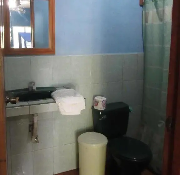 اتاق ساده سه‌ نفره, Caballito S Mar