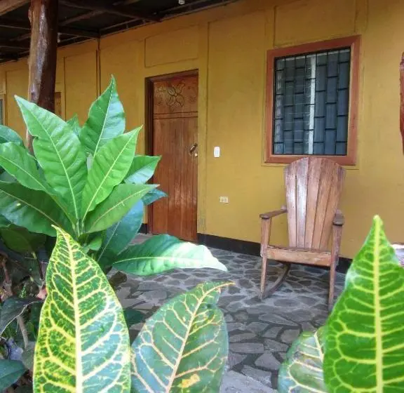 اتاق ساده سه‌ نفره, Caballito S Mar
