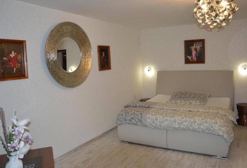 带阳台的豪华间, Olga