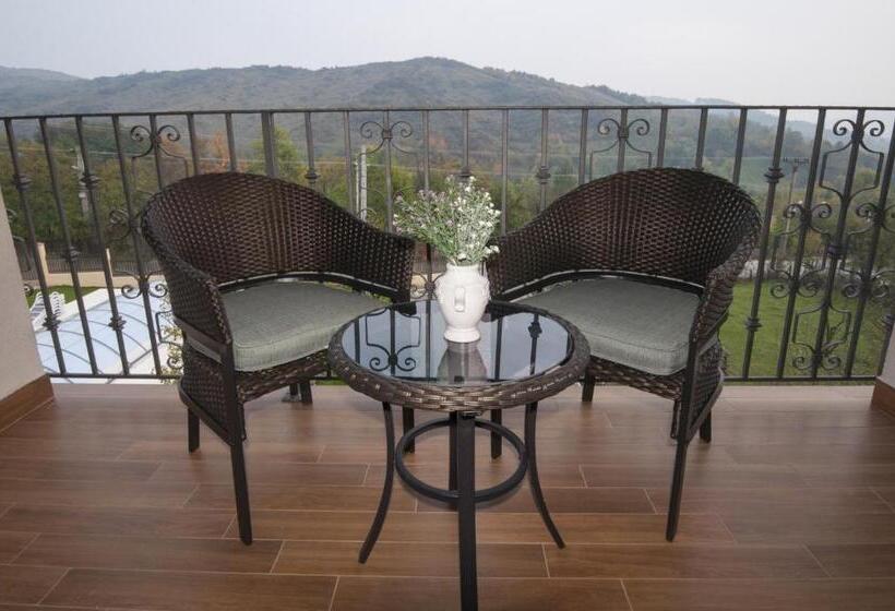 جناح ديلوكس, Pensiunea Muntele Verde