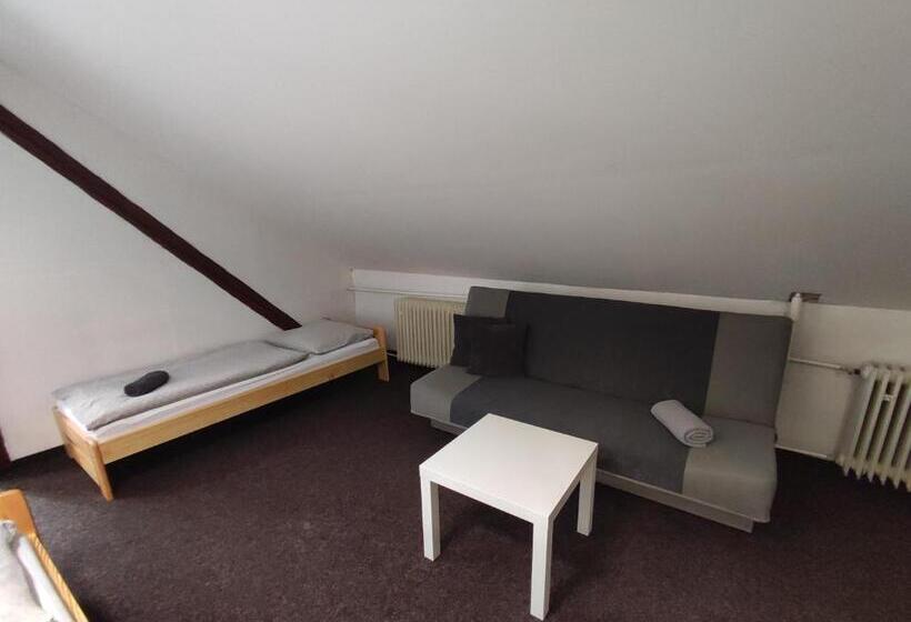 Lakosztály, Pension U Johnů