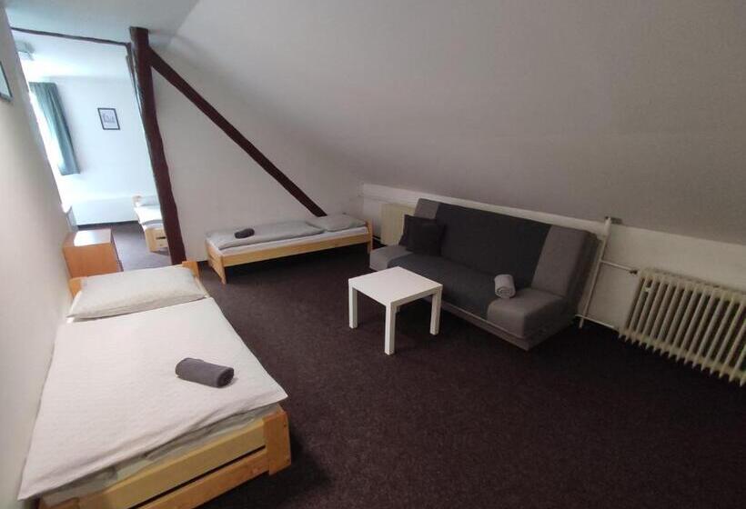 Lakosztály, Pension U Johnů