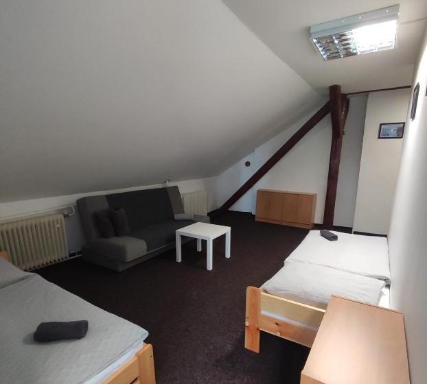 Lakosztály, Pension U Johnů