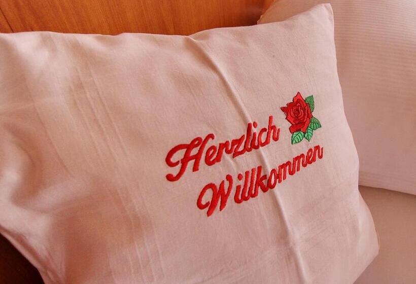 غرفة قياسية مزوَّدة بشُرفة, & Restaurant Am Rosenhügel