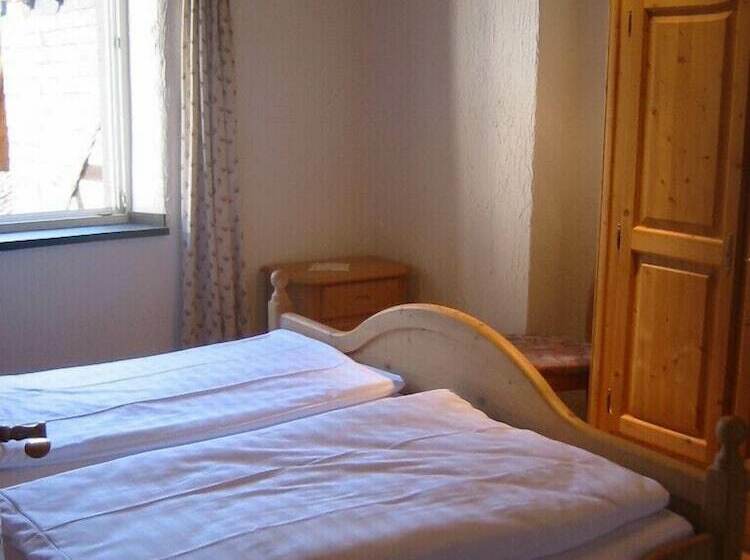 1间卧室的房子, Zur Post