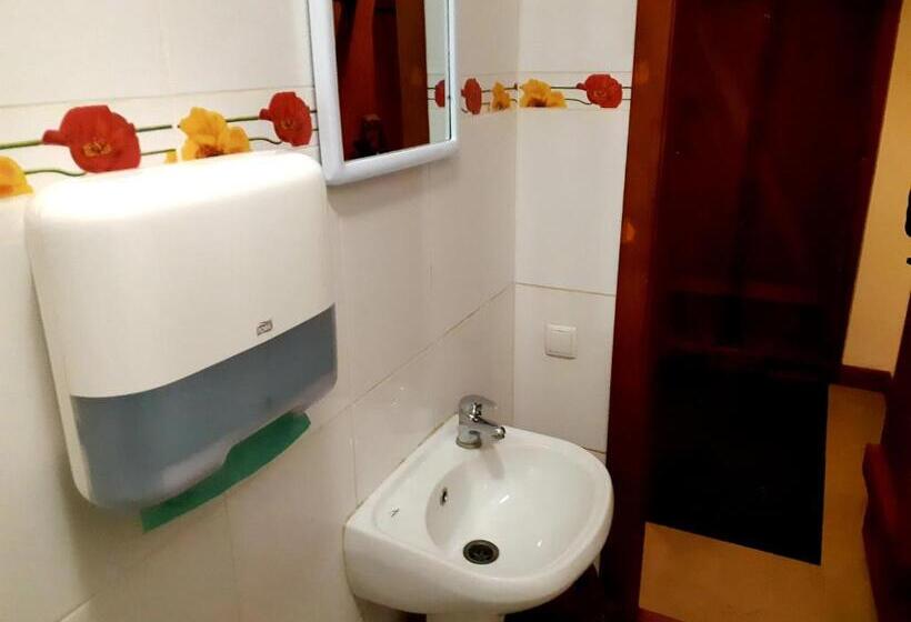 غرفة عائلية مطلّة علي الحديقة, Vesela Sadyba