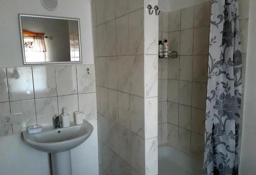 غرفة عائلية مطلّة علي الحديقة, Vesela Sadyba