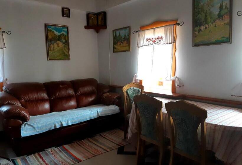 غرفة عائلية مطلّة علي الحديقة, Vesela Sadyba