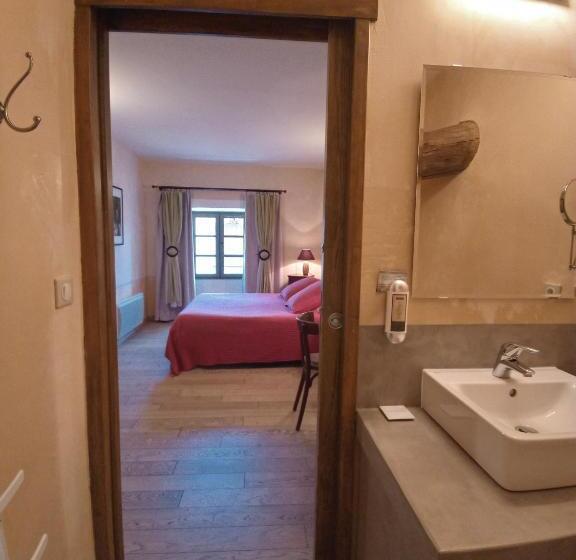 غرفة قياسية, Des Lits Sur La Place