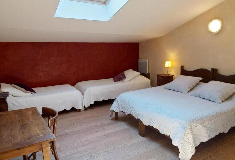 غرفة قياسية ثلاثية, Des Lits Sur La Place