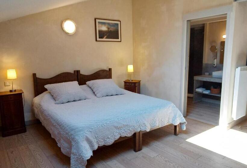 غرفة قياسية ثلاثية, Des Lits Sur La Place