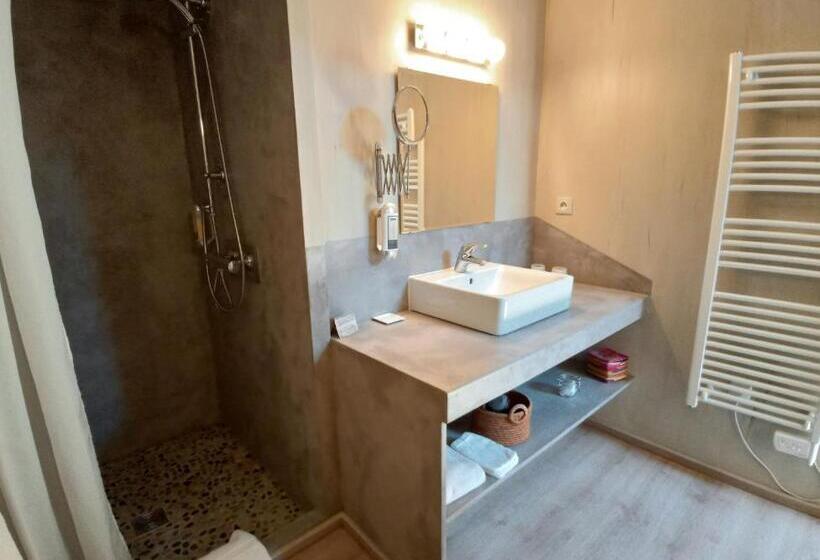 Номер Стандарт Трехместный, Des Lits Sur La Place