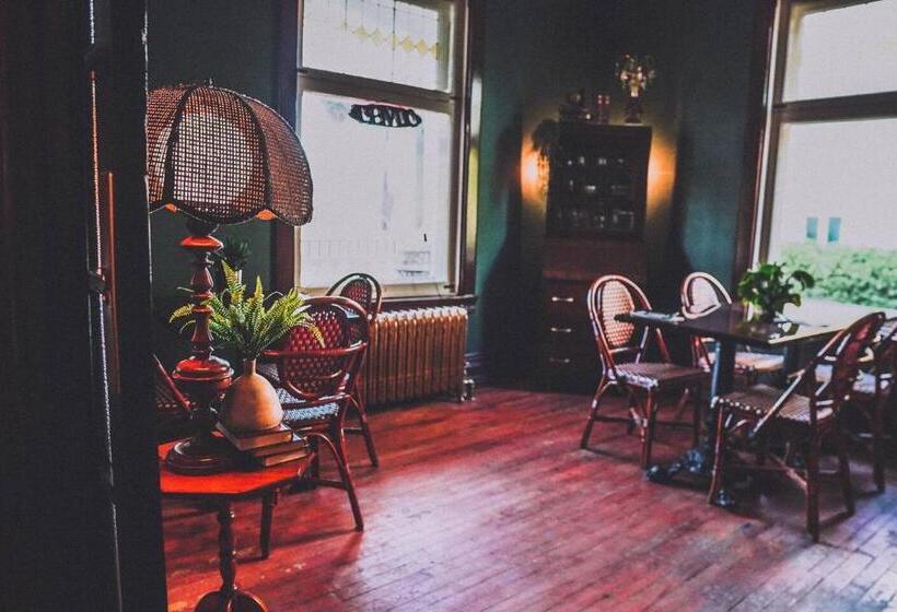 标准间, Manoir Des Curiosits