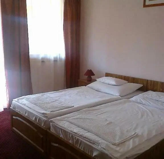 スタンダード5人部屋, Györgyey Kastély Panzió és étterem