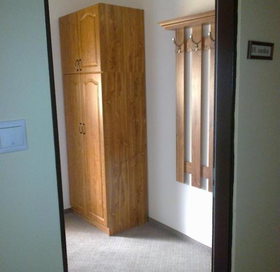 غرفة قياسية رباعية, Györgyey Kastély Panzió és étterem