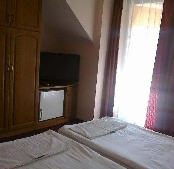 スタンダード４人部屋, Györgyey Kastély Panzió és étterem