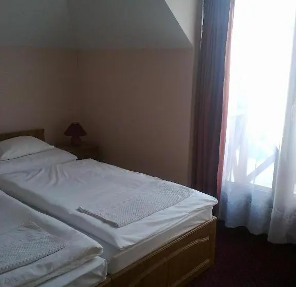 スタンダード４人部屋, Györgyey Kastély Panzió és étterem