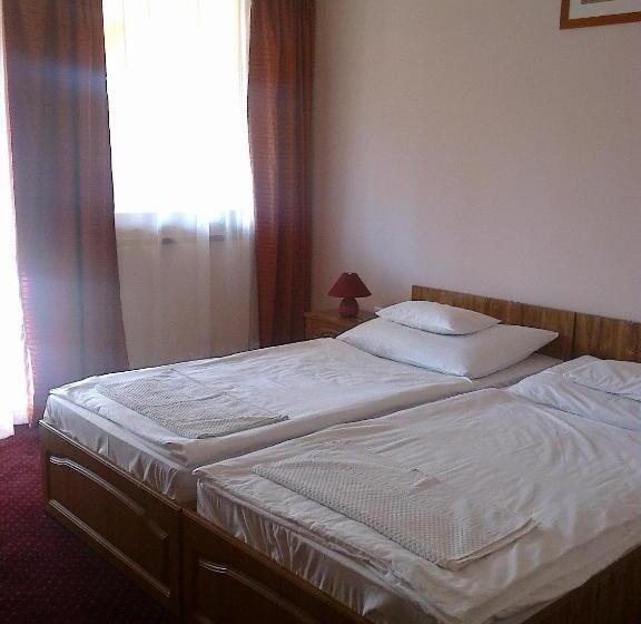 غرفة قياسية رباعية, Györgyey Kastély Panzió és étterem