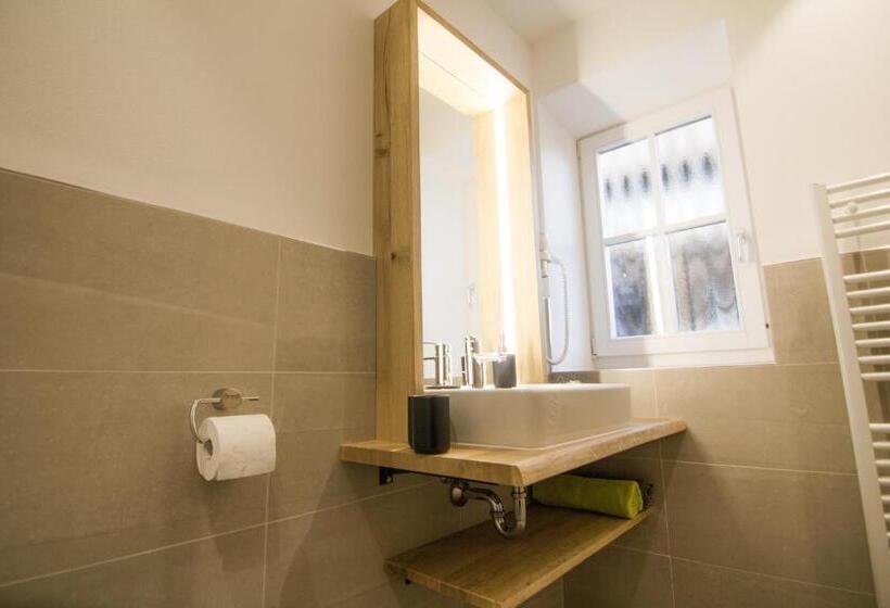 컴포트 룸, Haus Urban