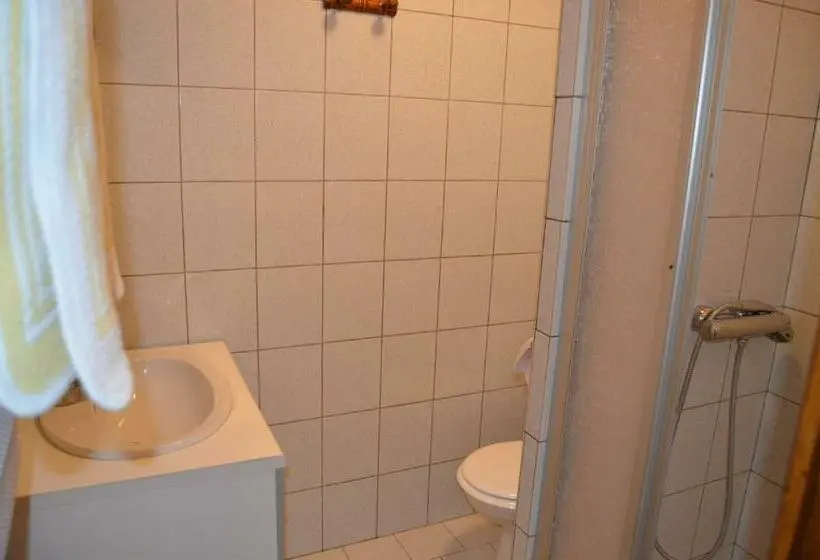 スタンダード４人部屋, Chambres D'hotes & Champagne Douard