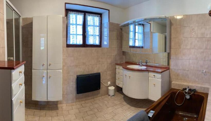 침실 2개 주택, Chambres D'hotes & Champagne Douard