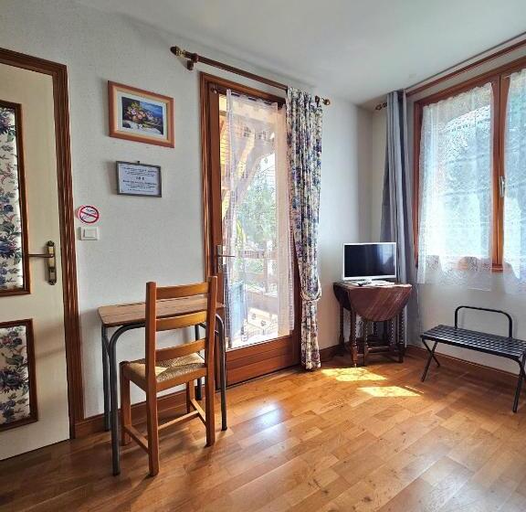 Номер Стандарт Вид на Сад, Chambres D'hotes Chez Renée