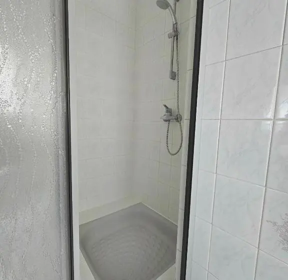 スタンダードトリプルルーム, Chambres D'hotes Chez Renée