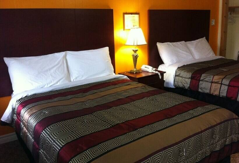 带2个双人床的标准工作室, Deep River Motel