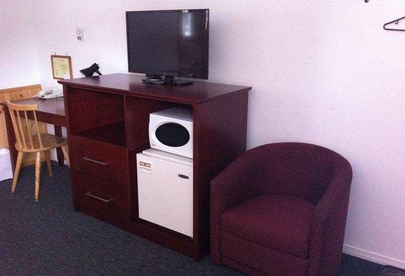 带2个双人床的标准工作室, Deep River Motel