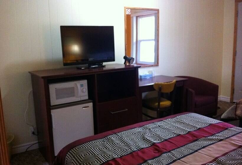 带2个双人床的标准工作室, Deep River Motel