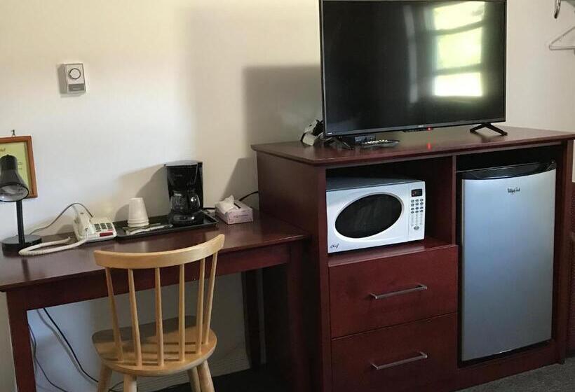 带2个双人床的标准工作室, Deep River Motel