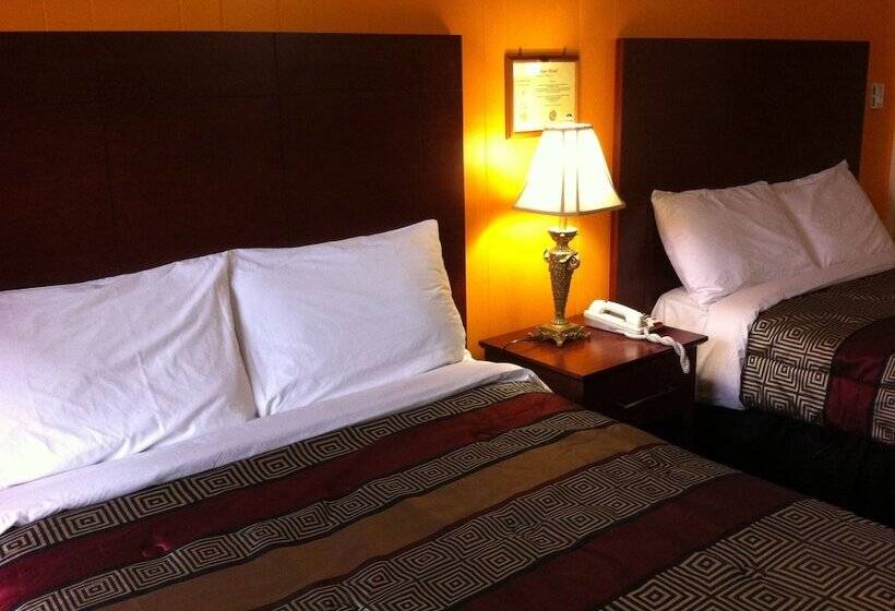 带2个双人床的标准工作室, Deep River Motel