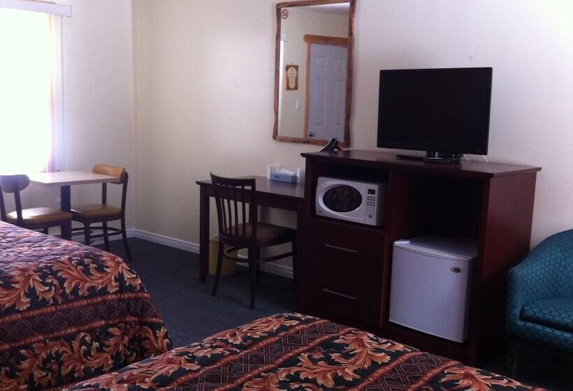带2个双人床的标准工作室, Deep River Motel
