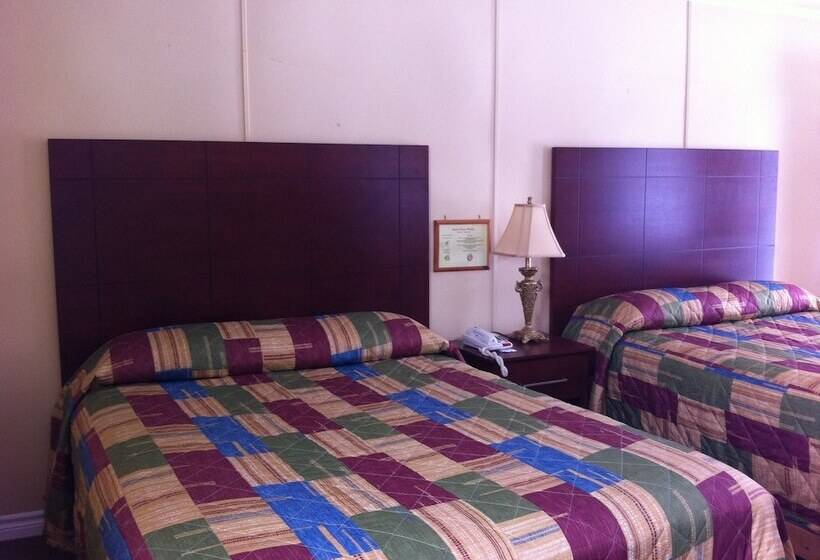 带2个双人床的标准工作室, Deep River Motel