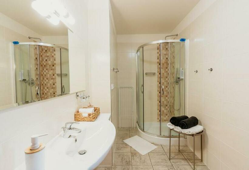 غرفة قياسية ثلاثية, Amantis Vital Sport