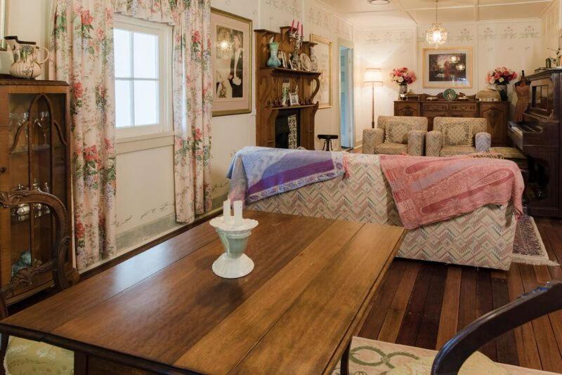 סוויטה דלוקס, Corynnia Station