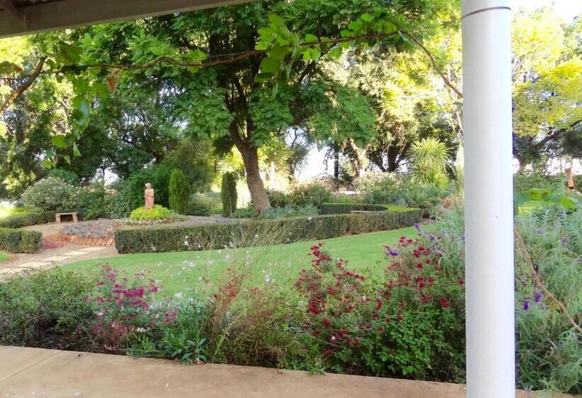 סוויטה דלוקס, Corynnia Station