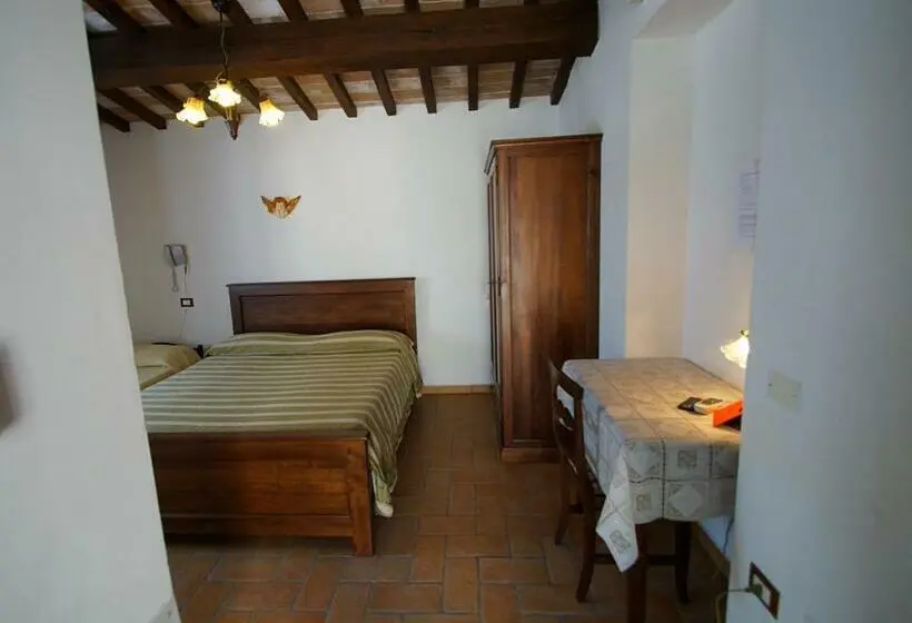スタンダードトリプルルーム, Agriturismo La Valle Dei Fiori Di Bellucci Rosanna
