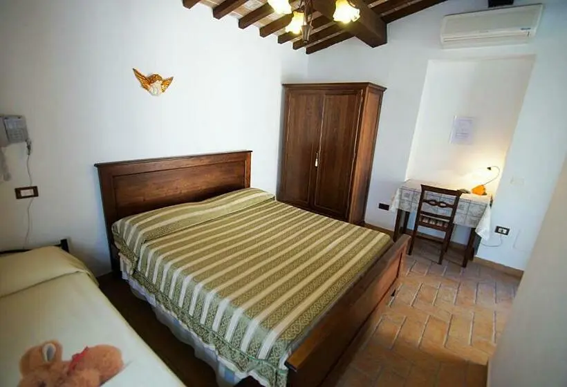スタンダードトリプルルーム, Agriturismo La Valle Dei Fiori Di Bellucci Rosanna