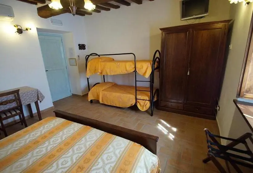 スタンダード4人部屋, Agriturismo La Valle Dei Fiori Di Bellucci Rosanna