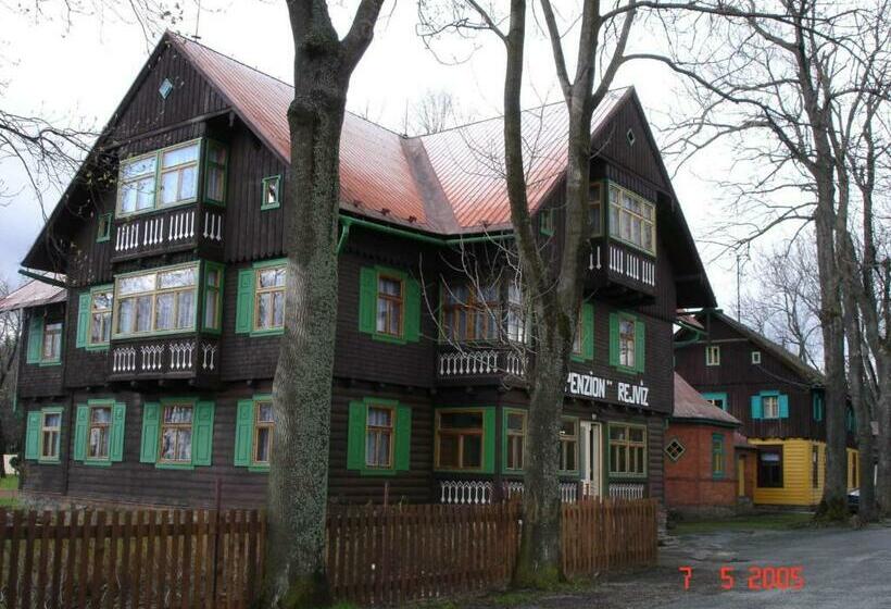 Háromágyas Standard Szoba, Penzion Rejviz