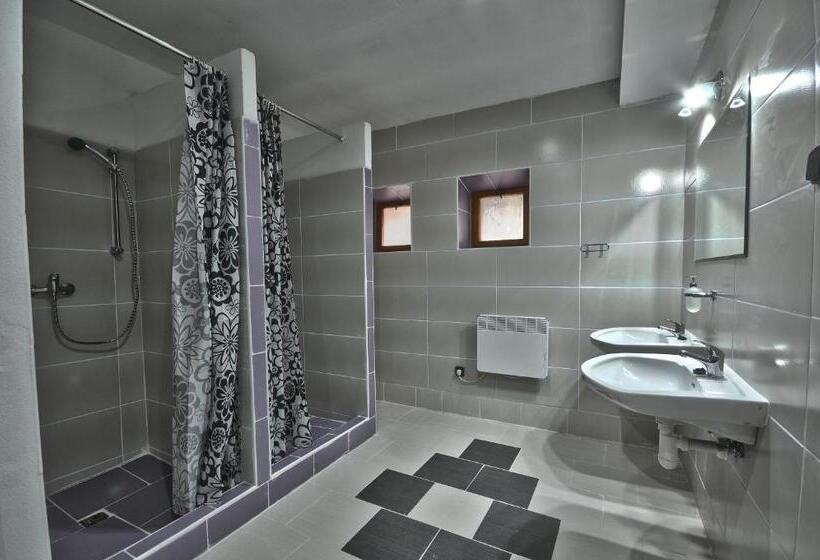 Négyágyas Standard Szoba Közös Fürdővel, Penzion Rejviz