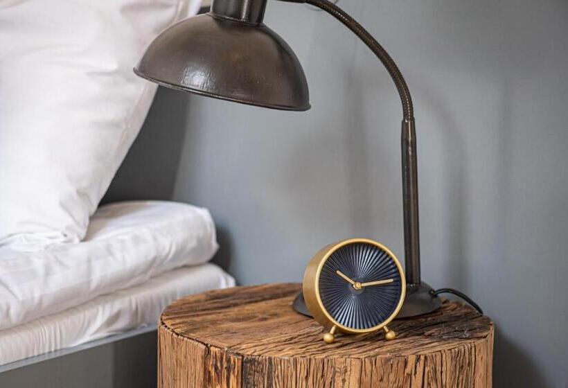 غرفة إقتصادية فردية, Pivoňka