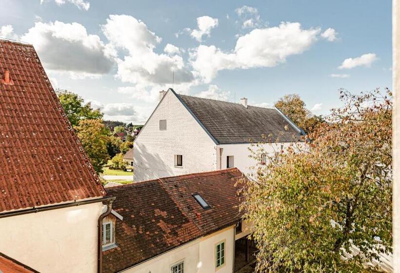 غرفة إقتصادية ثلاثية, Pivoňka